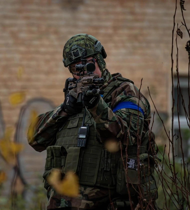 Airsoft mängija taktikalises varustuses Eestis